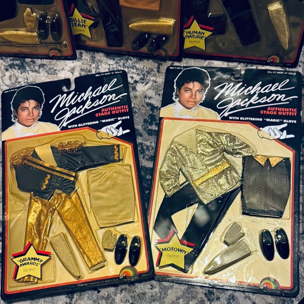 LAST CHANCE Michael Jackson Thriller Doll ORIGINAL BOX w/5 outfits - Picture 3 of 4